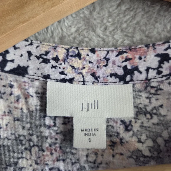 J. Jill Blue and White Fitted Buttoned Blouse - Picture 5 of 7
